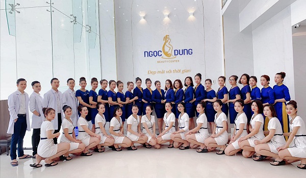Đội Ngũ Bác Sĩ và Chuyên Gia Thẩm Mỹ