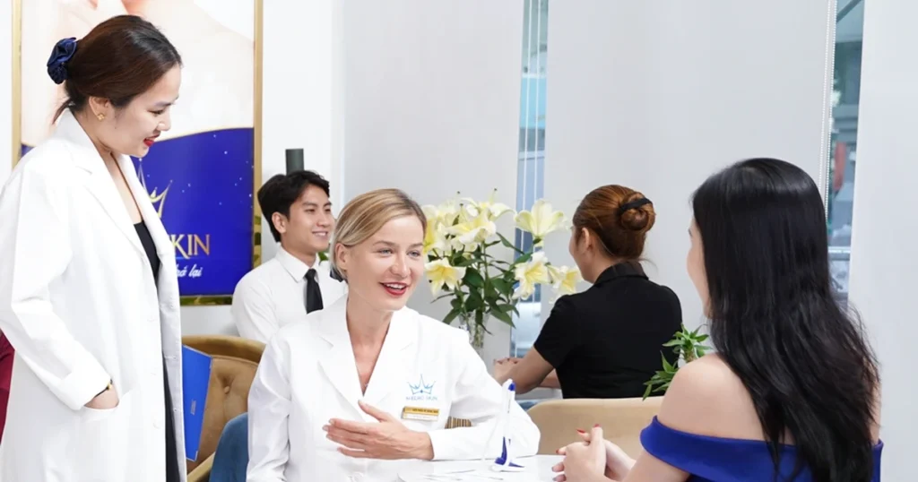 Phản Hồi và Đánh Giá Từ Khách Hàng